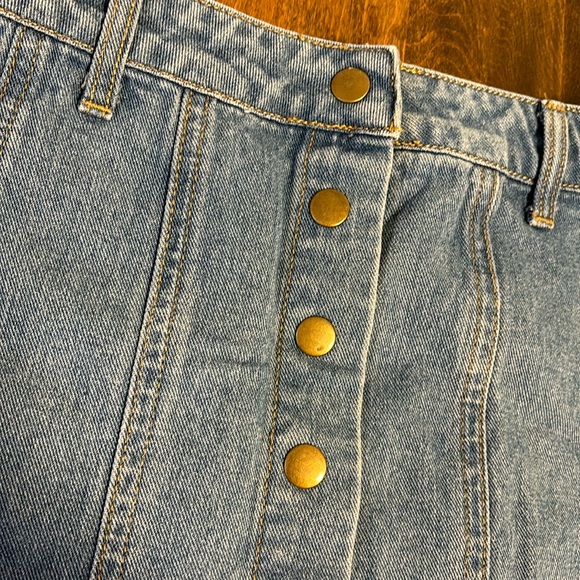 Forever 21 jean skirt. - Picture 2 of 6